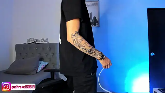 Snapshot of god_drake chatting on 01/25/25, 02:15 god drake online show from 01/25/25, 02:15