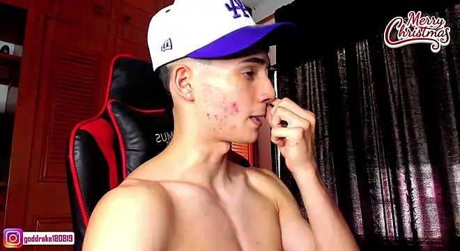 Snapshot of god_drake chatting on 12/24/24, 06:50 god drake online show from 12/24/24, 06:50