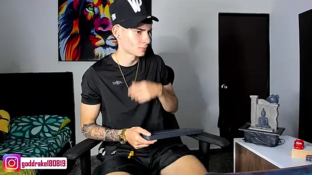 Snapshot of god_drake chatting on 12/28/24, 04:30 god drake online show from 12/28/24, 04:30