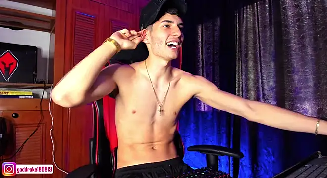 Snapshot of god_drake chatting on 12/14/24, 04:41 god drake online show from 12/14/24, 04:41