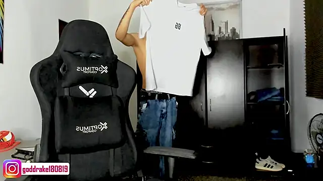 Snapshot of god_drake chatting on 12/03/24, 06:11 god drake online show from 12/03/24, 06:11