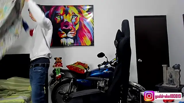 Snapshot of god_drake chatting on 12/18/24, 11:13 god drake online show from 12/18/24, 11:13