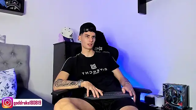 Snapshot of god_drake chatting on 01/14/25, 05:56 god drake online show from 01/14/25, 05:56