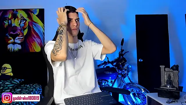 Snapshot of god_drake chatting on 01/03/25, 01:02 god drake online show from 01/03/25, 01:02