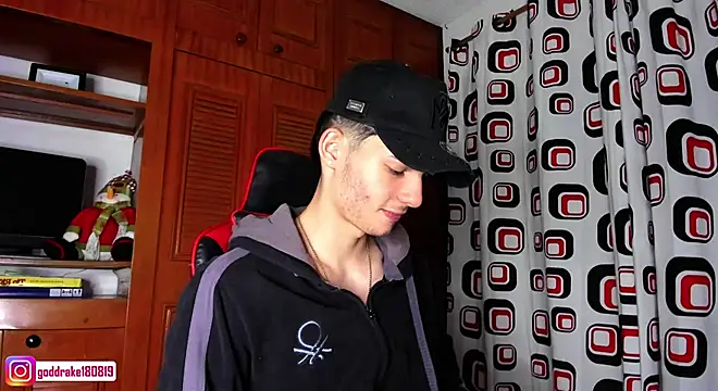 Snapshot of god_drake chatting on 12/14/24, 10:34 god drake online show from 12/14/24, 10:34