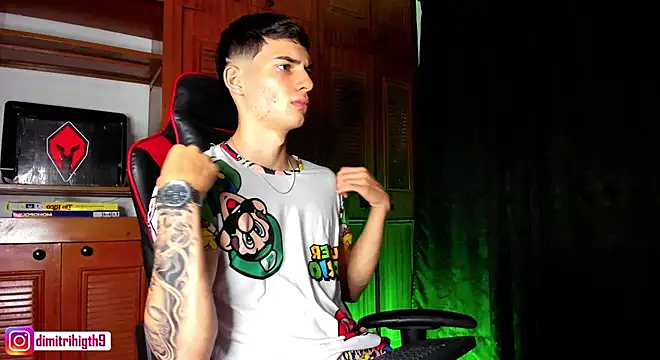 Snapshot of god_drake chatting on 12/16/24, 01:00 god drake online show from 12/16/24, 01:00