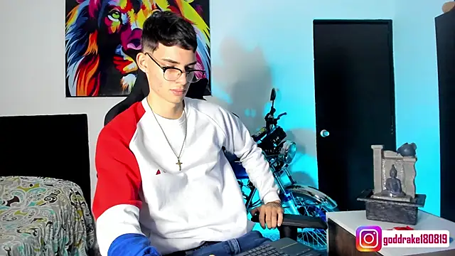 Snapshot of god_drake chatting on 12/18/24, 02:17 god drake online show from 12/18/24, 02:17