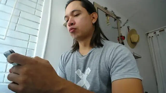 Snapshot of Valerioe chatting on 12/20/25, 04:43 Valerioe online show from 12/20/25, 04:43