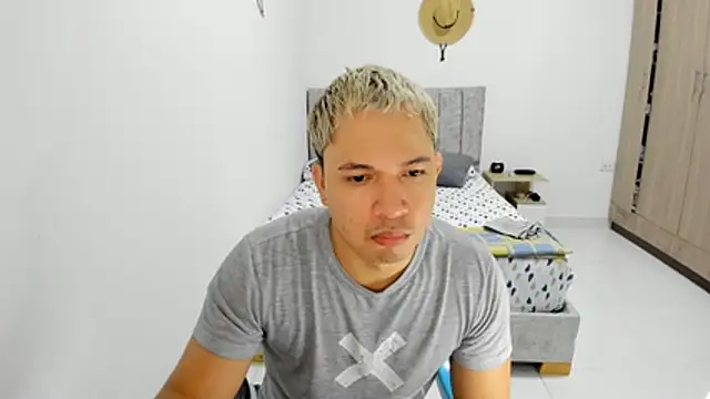 Snapshot of Valerioe chatting on 05/28/26, 08:44 Valerioe online show from 05/28/26, 08:44