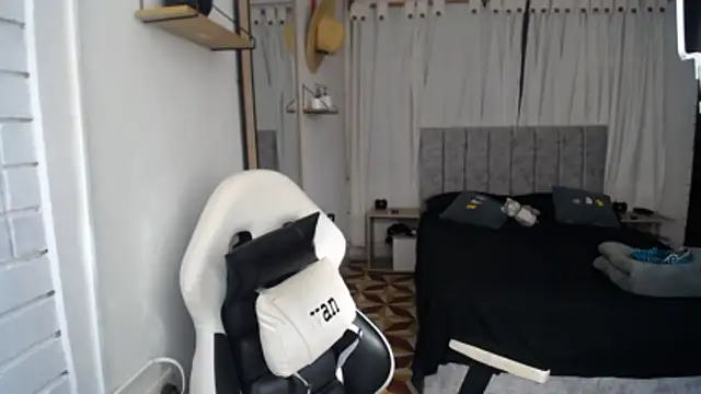 Snapshot of Valerioe chatting on 01/18/26, 12:52 Valerioe online show from 01/18/26, 12:52