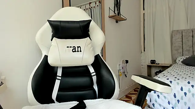 Valerioe online show from 10/24/25, 02:16