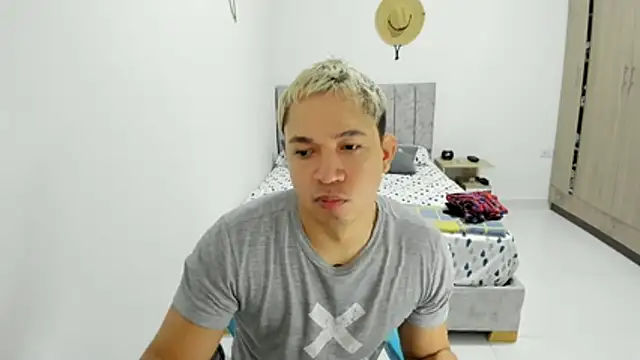 Snapshot of Valerioe chatting on 05/27/26, 08:54 Valerioe online show from 05/27/26, 08:54