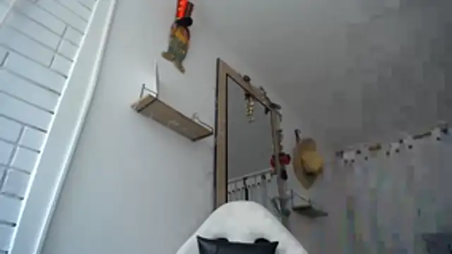 Snapshot of Valerioe chatting on 01/06/26, 02:32 Valerioe online show from 01/06/26, 02:32