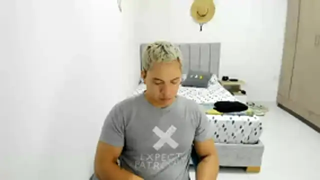 Snapshot of Valerioe chatting on 05/26/26, 08:34 Valerioe online show from 05/26/26, 08:34