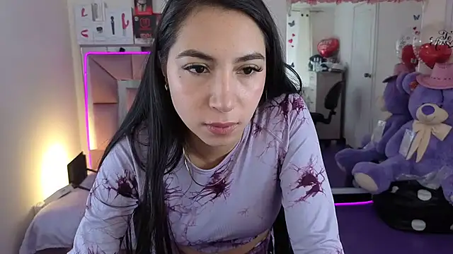 Snapshot of AriadnaCappelletty chatting on 11/17/25, 04:11 AriadnaCappelletty online show from 11/17/25, 04:11