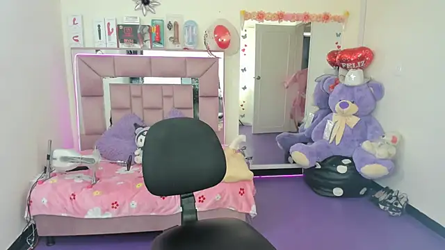 Snapshot of AriadnaCappelletty chatting on 10/30/25, 03:42 AriadnaCappelletty online show from 10/30/25, 03:42