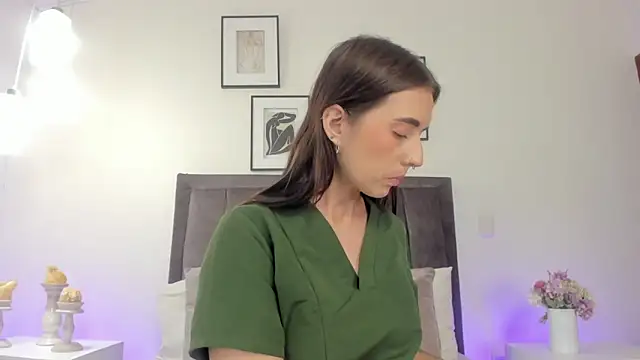 Snapshot of helen_mooree chatting on 06/18/26, 12:54 helen mooree online show from 06/18/26, 12:54