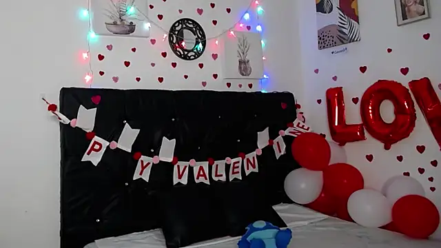 Snapshot of floweer_ chatting on 02/14/25, 10:58 floweer online show from 02/14/25, 10:58