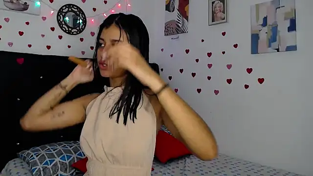 Snapshot of floweer_ chatting on 02/27/25, 06:31 floweer online show from 02/27/25, 06:31
