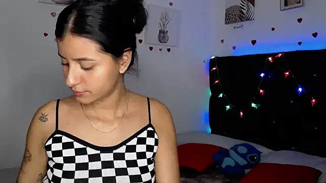Snapshot of floweer_ chatting on 03/14/25, 11:53 floweer online show from 03/14/25, 11:53