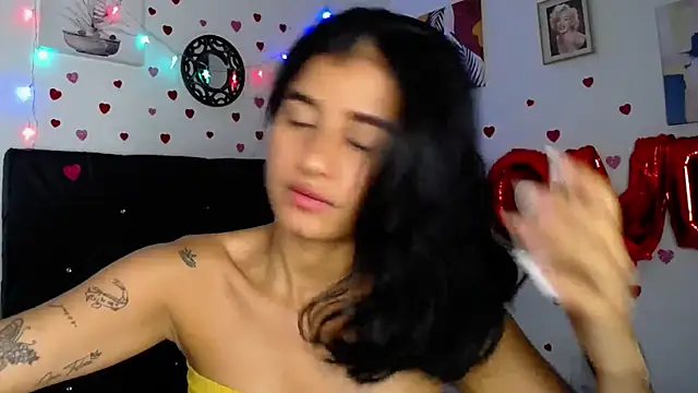 Snapshot of floweer_ chatting on 02/16/25, 07:16 floweer online show from 02/16/25, 07:16
