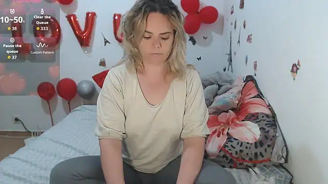 hotmilf4uxxx online show from 05/13/26, 10:33