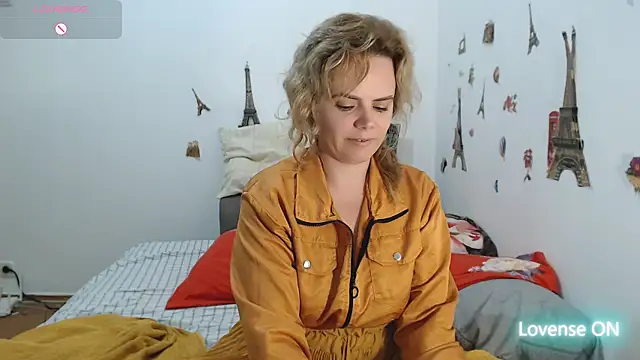 hotmilf4uxxx online show from 11/17/25, 11:03