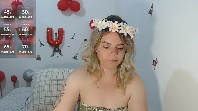 Snapshot of hotmilf4uxxx chatting on 06/18/26, 10:20 hotmilf4uxxx online show from 06/18/26, 10:20