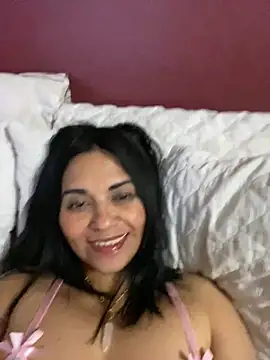 Snapshot of paolagomez_ chatting on 02/20/25, 10:27 paolagomez online show from 02/20/25, 10:27