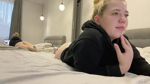 Embersweetbunny online show from 10/03/25, 04:47