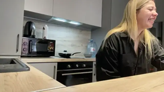 Embersweetbunny online show from 11/16/25, 11:04