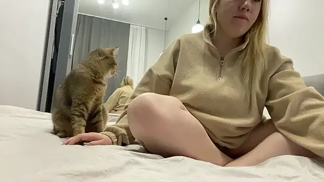 Embersweetbunny online show from 10/20/25, 01:29