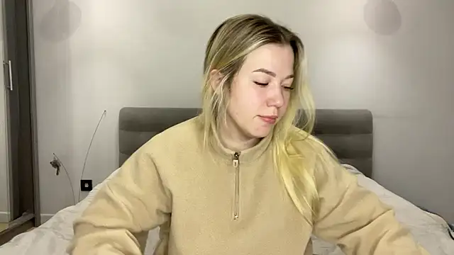 Embersweetbunny online show from 12/01/25, 05:08