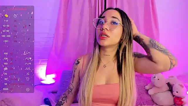 Snapshot of pink_quarz chatting on 01/11/25, 04:38 pink quarz online show from 01/11/25, 04:38
