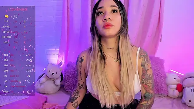 Snapshot of pink_quarz chatting on 03/06/25, 11:53 pink quarz online show from 03/06/25, 11:53