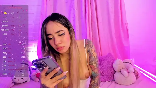 Snapshot of pink_quarz chatting on 01/07/25, 01:28 pink quarz online show from 01/07/25, 01:28