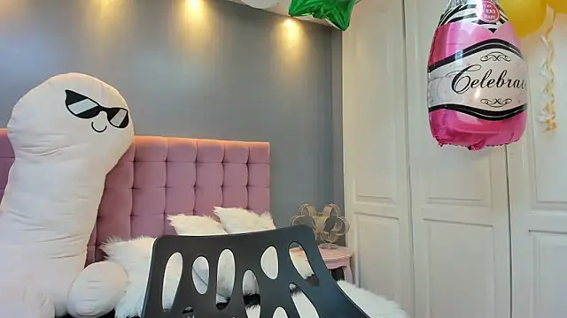 IssadoraJames online show from 10/05/25, 02:30
