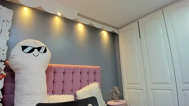 IssadoraJames online show from 11/11/25, 08:14