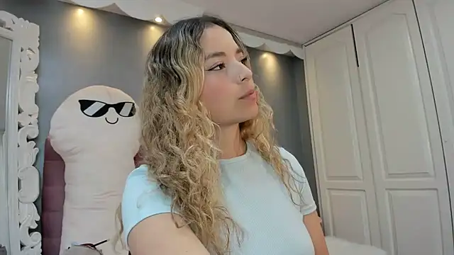 IssadoraJames online show from 11/08/25, 02:09