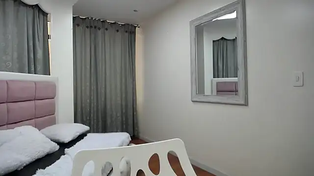 IssadoraJames online show from 12/17/24, 06:53