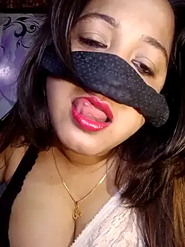 albelasummi702 online show from 12/17/25, 01:32