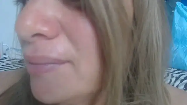 Snapshot of Elza_Blonde chatting on 04/29/26, 02:21 Elza Blonde online show from 04/29/26, 02:21