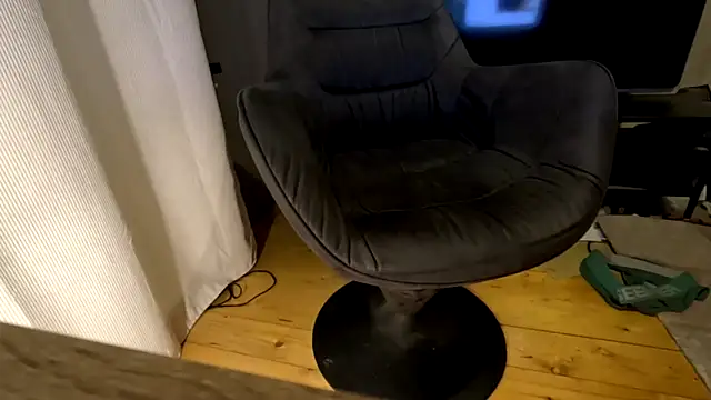 Snapshot of T0Yforeskin chatting on 09/26/25, 05:20 T0Yforeskin online show from 09/26/25, 05:20