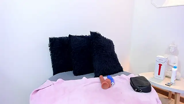 Lizzie Williams  online show from 01/12/26, 03:24