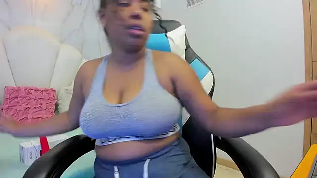 Lizzie Williams  online show from 10/26/25, 03:18