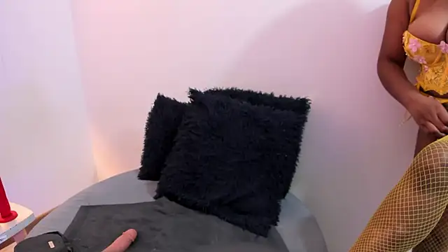 Lizzie Williams  online show from 11/22/25, 03:05