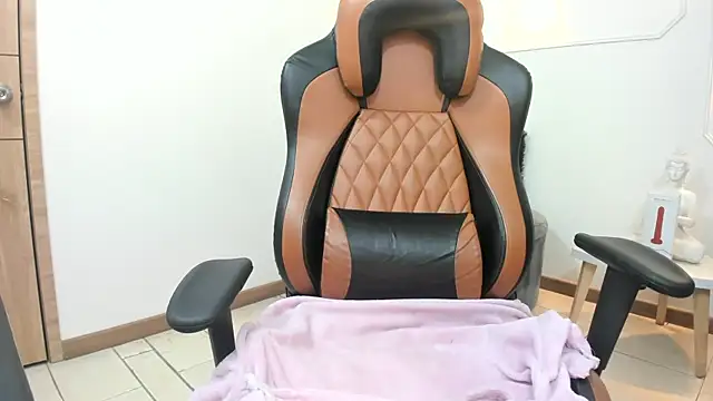 Lizzie Williams  online show from 01/16/26, 02:48