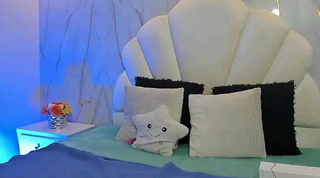 Lizzie Williams  online show from 03/23/25, 02:37