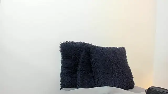 Lizzie Williams  online show from 12/19/25, 03:21