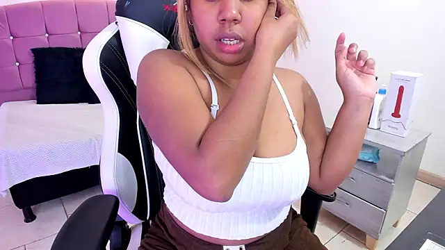 Lizzie Williams  online show from 04/10/26, 03:24